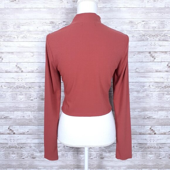 Ivin Ivin Cutout Top L Ribbed Mockneck Cropped 659 - Picture 3 of 5